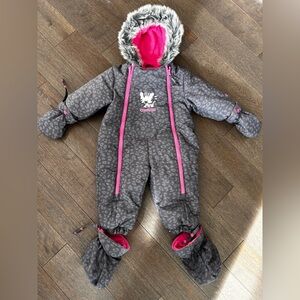 6/9 month‎ Oshkosh snowsuit